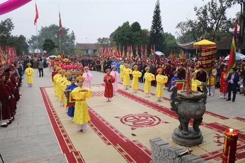 富寿省妪姬国母庙会热闹开场