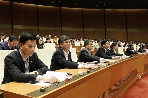 第十四届国会第四次会议：国会通过《公债管理法（草案）》