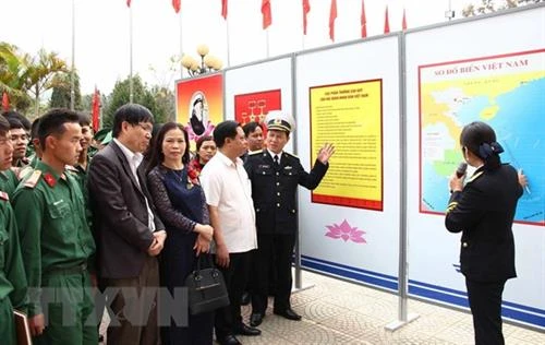 海岛与海军战士图片资料展在山罗省举行