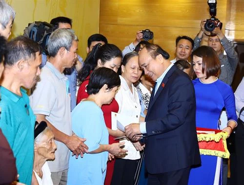 阮春福总理出席河内市巴亭郡奠边坊全民大团结日庆祝活动