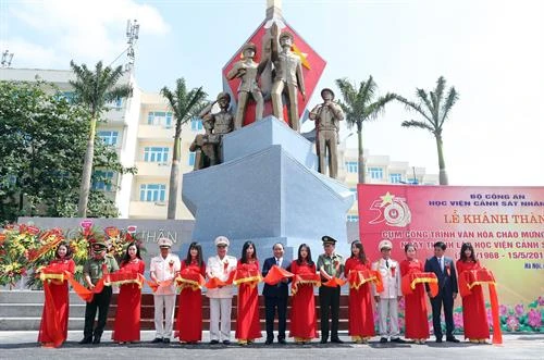 阮春福总理：人民警察学院力争成为重点大学培训基地