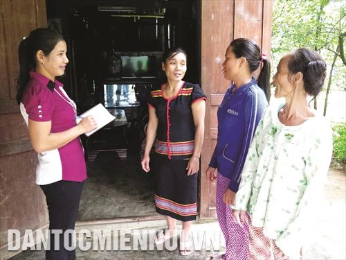 广南提高少数民族地区妇女的作用和地位