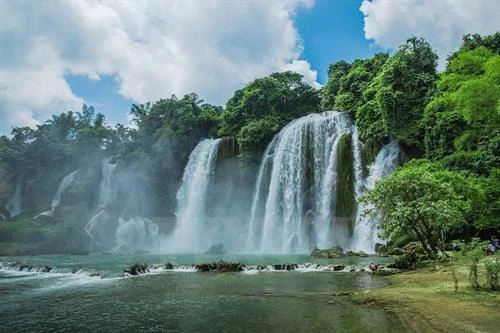 归山河与高平省重庆县边境地区美不胜收的风景