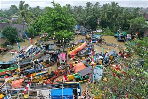 印尼东部发生6.1级地震