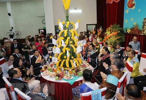 老挝驻越南大使馆在首都河内举行老挝传统新年庆祝活动