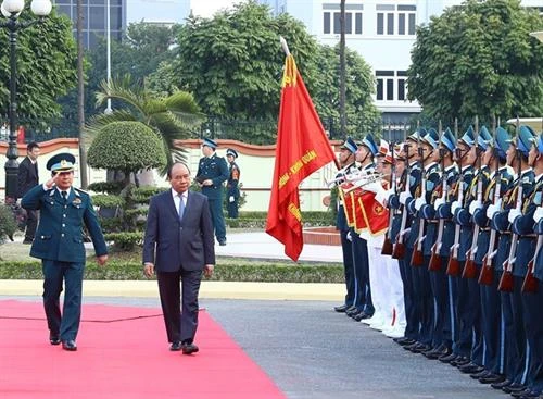 阮春福总理出席“河内-空中奠边府”大捷45周年庆典