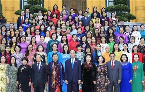 国家主席陈大光会见第十四届国会女代表