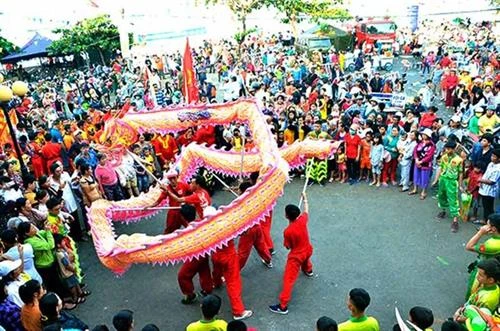 数万名游客前来参加巴地头顿省2019年姑营庙会