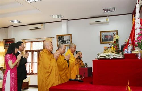 雄王祭祖日活动首次在老挝举行