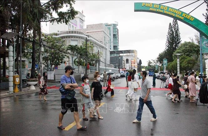 芹苴市首条步行街开街