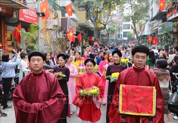 “2023年越南春节，街道春节”文化活动在河内古街举行