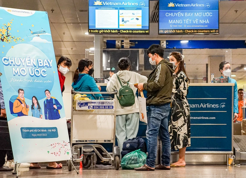 越航组织“梦想航班——团圆之旅”航班 免费送百余名贫困劳动者回乡过年