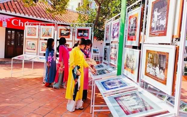 “胡志明主席及党辉煌的革命征程”展览会在平顺省举行