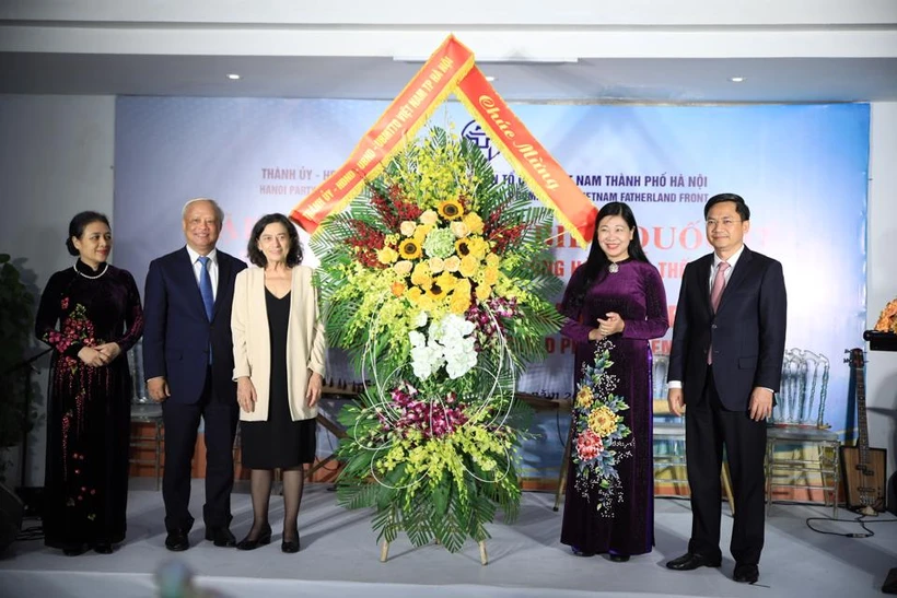 河内市领导会见出席世界和平理事会第22届代表大会的代表