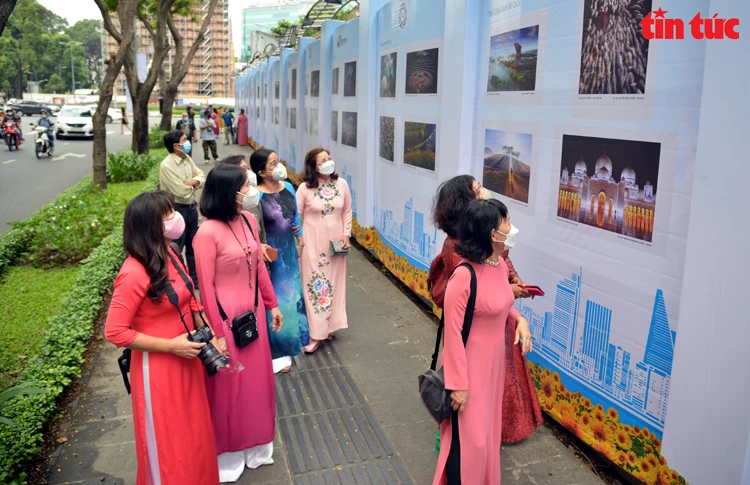 “艺术摄影道路”图片展：缩短艺术和公众距离的活动 