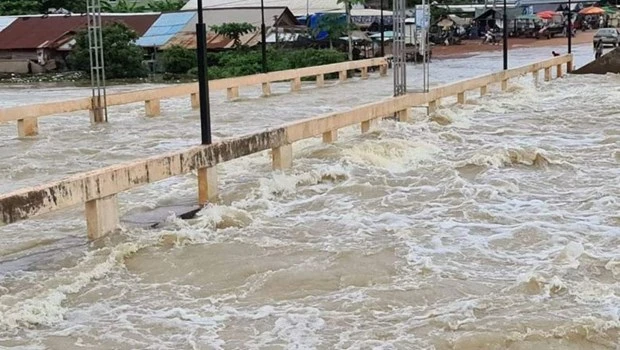 暴雨给柬埔寨多个省份造成严重洪涝灾害