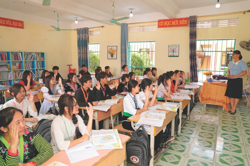 少数民族学生的学习活动。