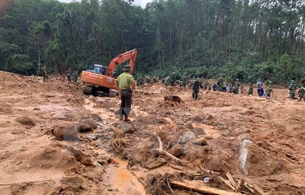 捞庄三号水电站山地区体滑坡事件：发现被泥土掩埋的三具尸体