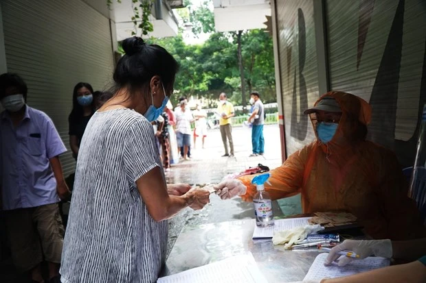 新西兰和瑞士驻越大使馆向胡志明市外省特困滞留务工人员提供人道援助资金