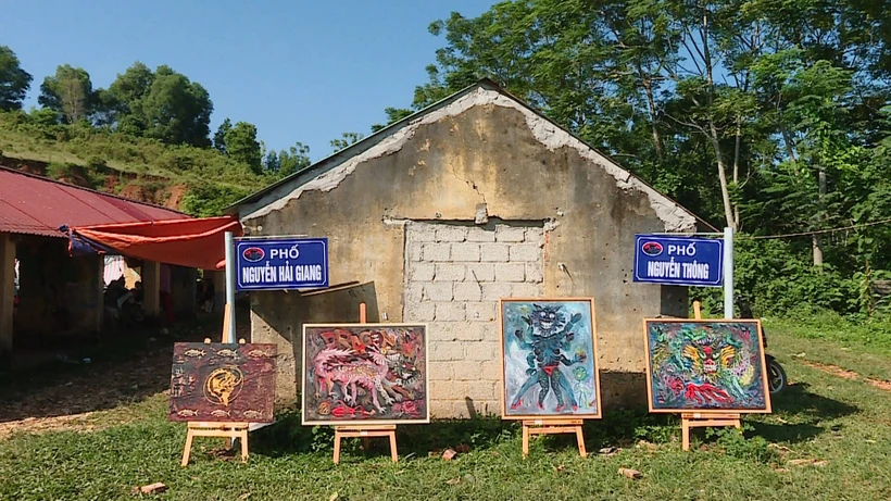 走访农村地区体验独具特色的画展