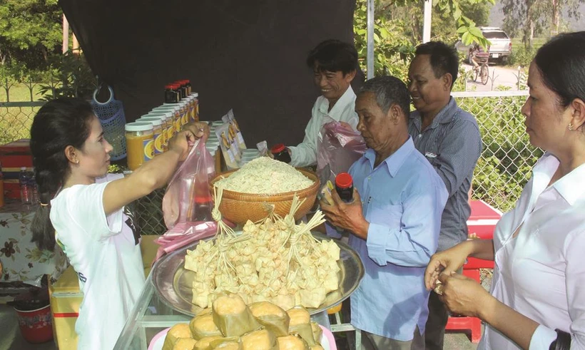 来到七山品尝Kà Tum饼