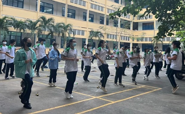 胡志明市为各年级学生自2月14日起返校上课做好准备