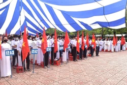 越南各地少数民族学生兴高采烈迎来新学年