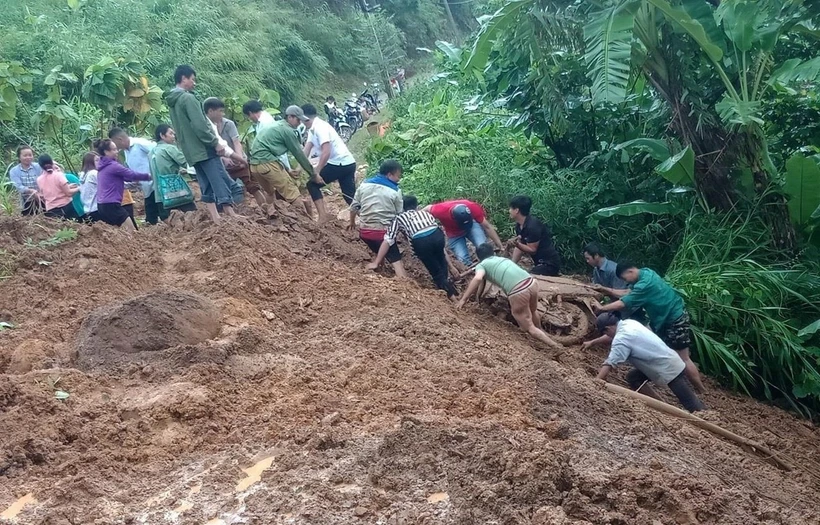 天灾来袭 越南多地方受损严重