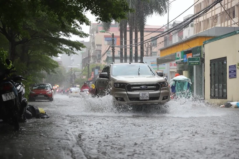 河内大雨导致多条街道淹水严重