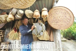 奠边省娜奏竹藤编制村面临失传危机