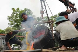 “江山豪气”点火铸造铜鼓仪式在清化省举行