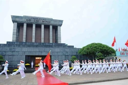 九二国庆：近2.9万人次入陵瞻仰胡志明主席遗容