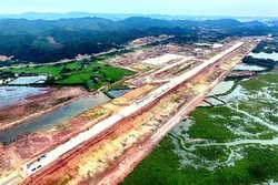 推进实施广宁省云屯国际航空港规划