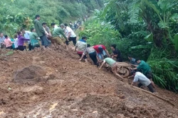 天灾来袭 越南多地方受损严重