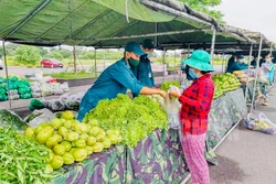  疫情无情人有情 边境地区零盾集市暖人心