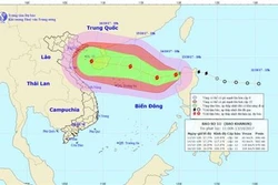 台风卡努穿过菲律宾吕宋岛进入东海