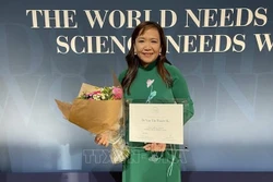 越南年轻女科学家胡氏清云荣获2022年度欧莱雅杰出年轻科学家奖