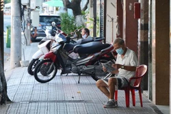 新冠肺炎疫情：从7月31日0时起胡志明市不必要服务单位暂停营业 限制人员聚集