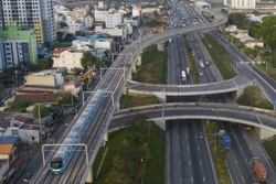 胡志明市轻轨1号线今日试跑