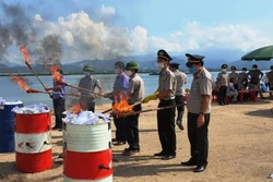 广宁省销毁100块海洛因砖 涉案人员获无期徒刑和死刑等