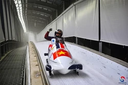 越南运动员陈庄夺得女子单人雪橇项目铜牌