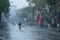 越南北部和北中部出现毛毛雨和有雾天气