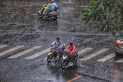 今日越南全国多地有雷暴 局部有大雨天气