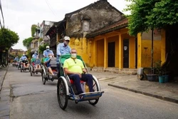 恢复国际旅游业是当前迫切需求