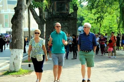 后疫情时代促进国内旅游并为恢复国际旅游做好充分的准备