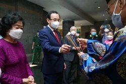 胡志明市举行向雄王国祖上供圆柱形粽子祭祀典礼