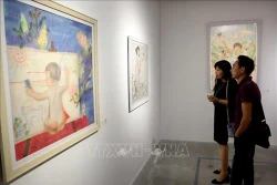 小型雕刻与丝绸画展览会在河内举行